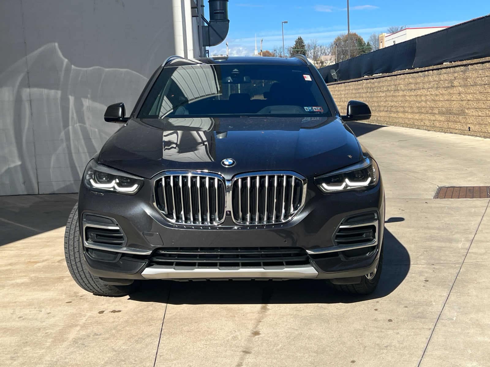 Used 2022 BMW X5 40i with VIN 5UXCR6C06N9K68571 for sale in Monroeville, PA