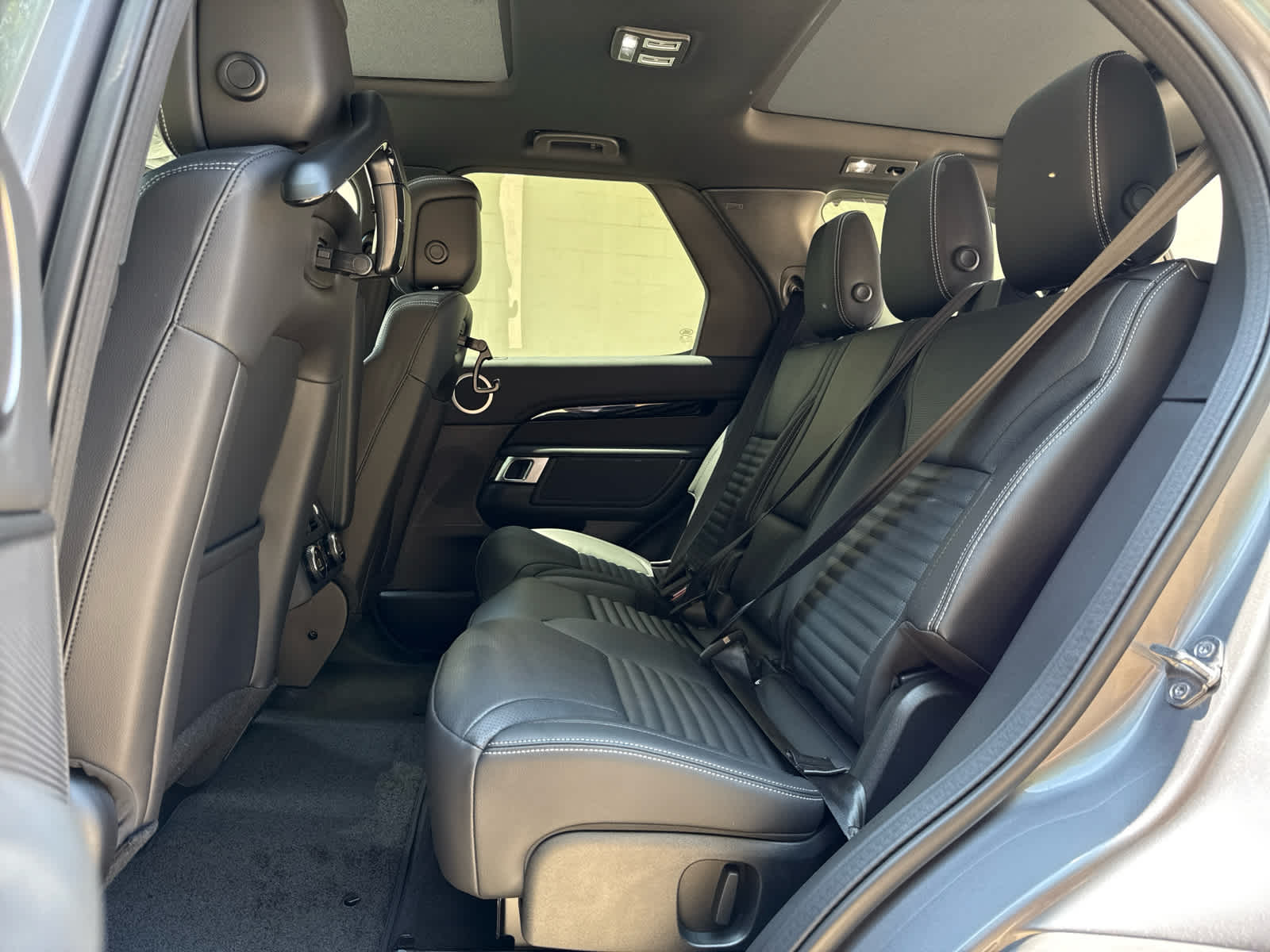 2025 Land Rover Discovery S - Photo 16
