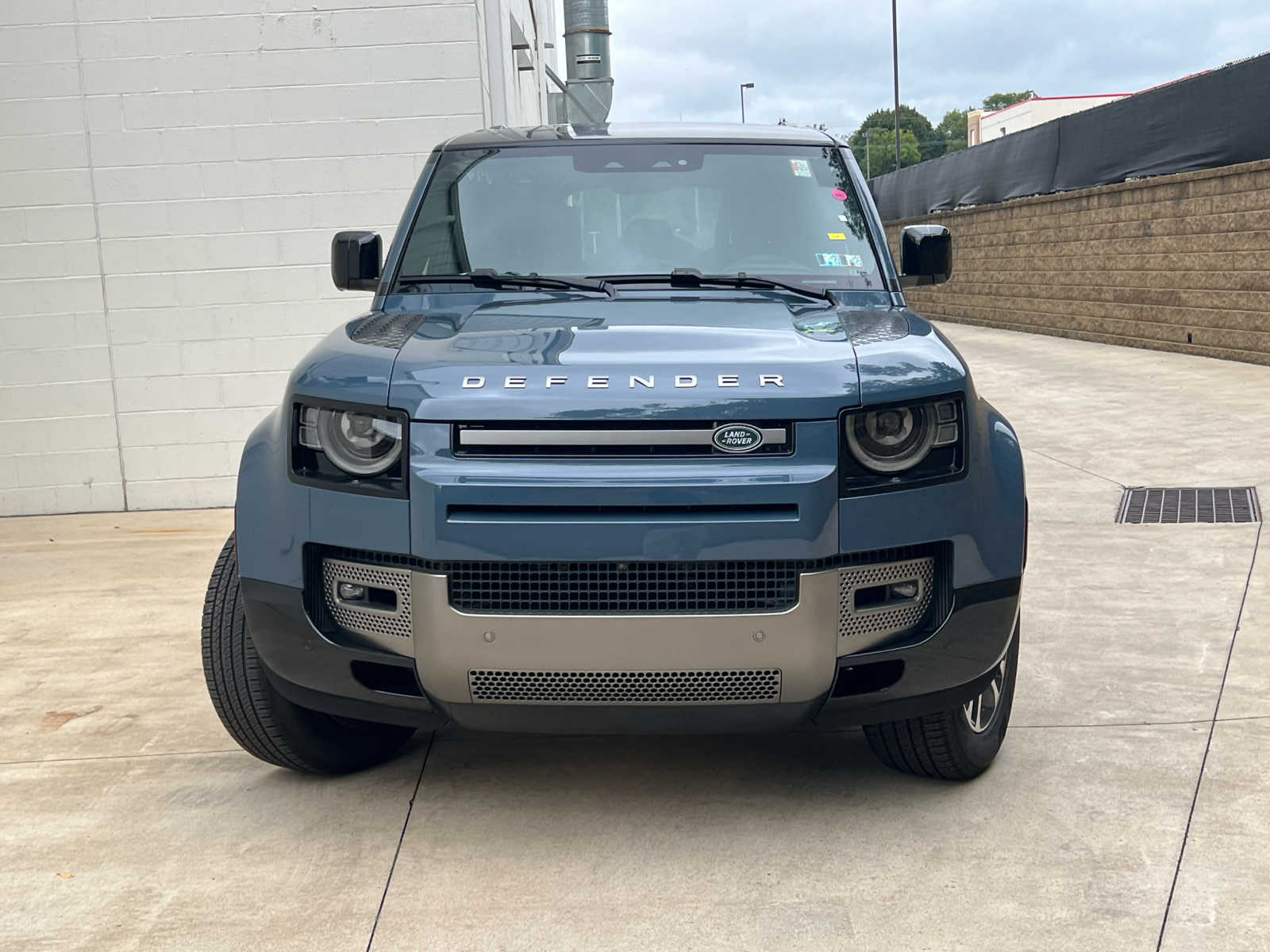 2024 Land Rover Defender X-Dynamic SE 110 photo 2