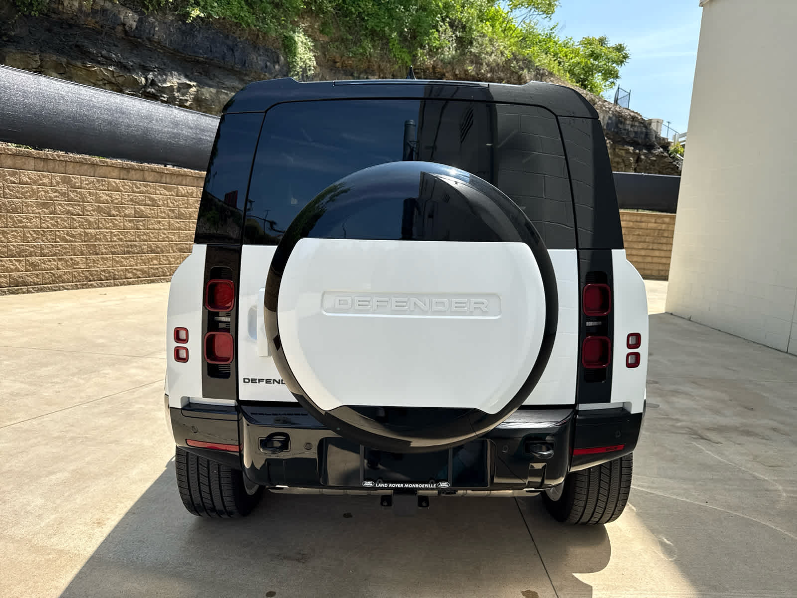 2024 Land Rover Defender 90 X-Dynamic SE photo 4