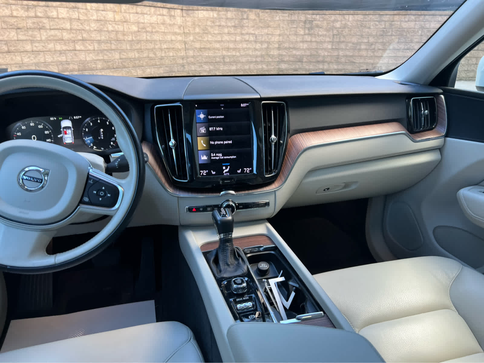 2021 Volvo XC60 T6 Momentum photo 5