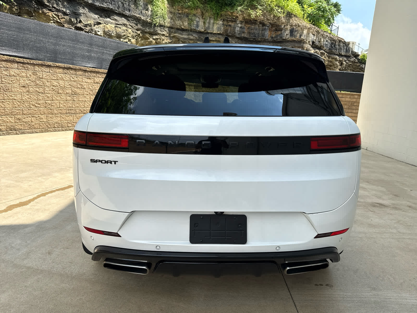 2024 Land Rover Range Rover Sport SE photo 4