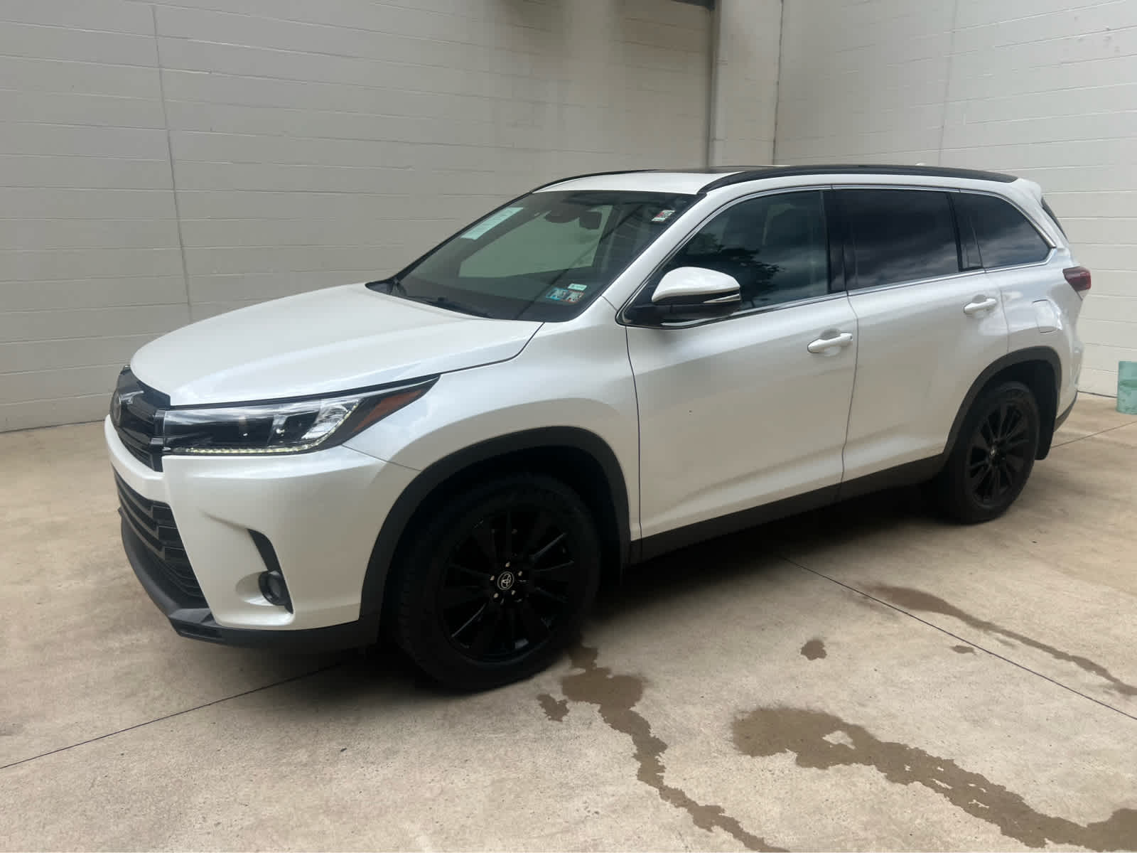 2019 Toyota Highlander SE photo 2