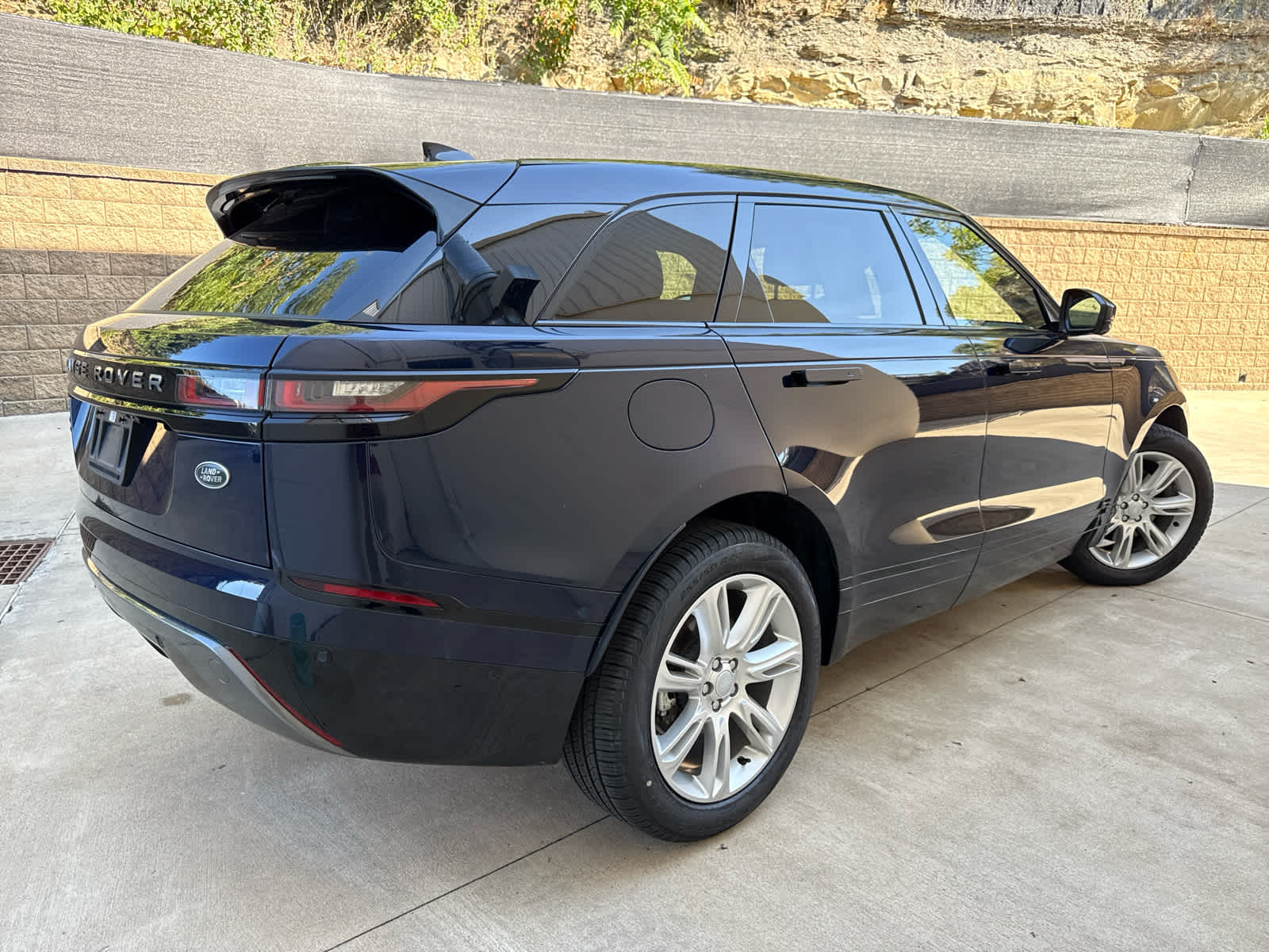 2021 Land Rover Range Rover Velar P250 R-Dynamic S photo 3
