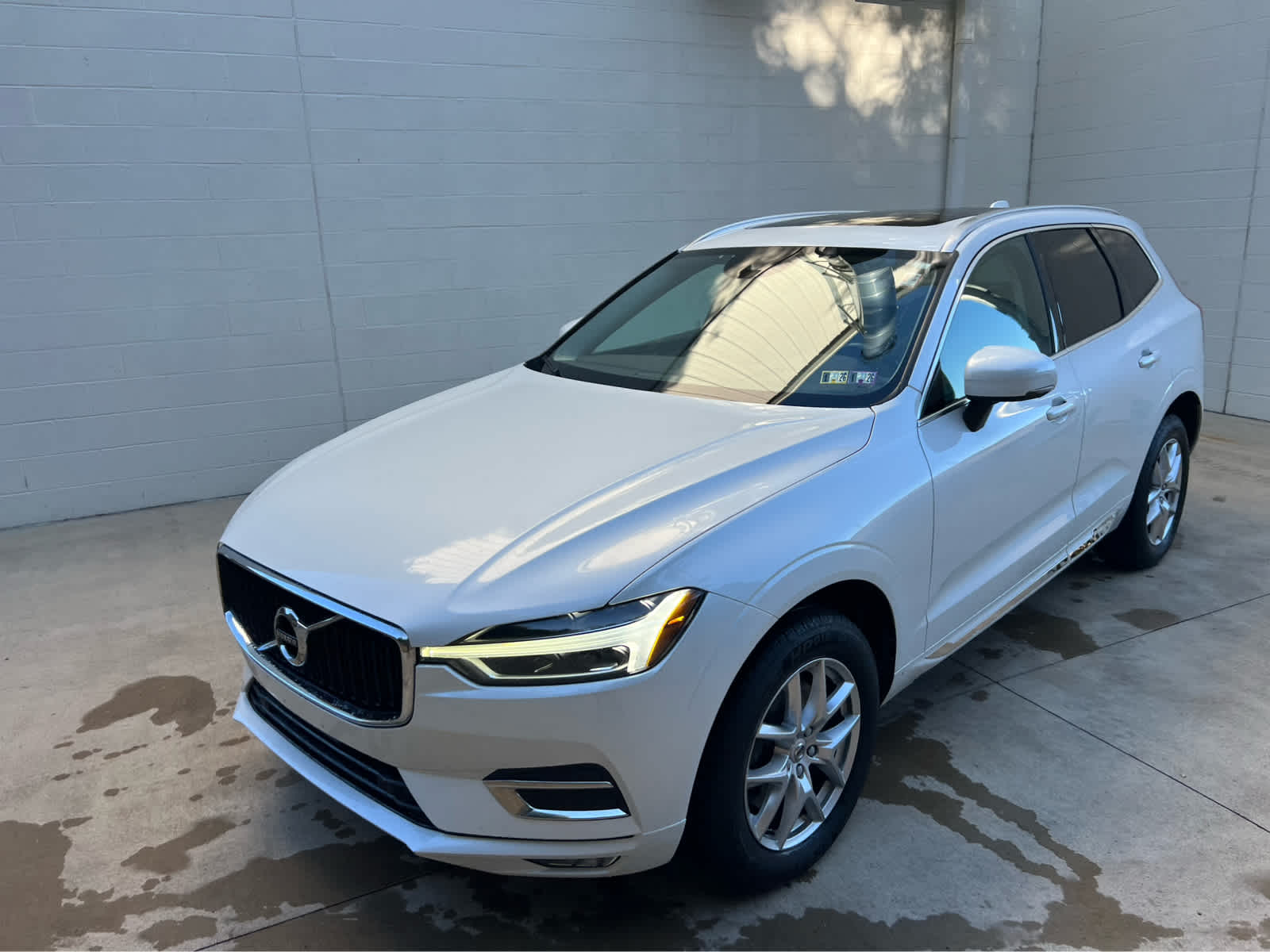 2021 Volvo XC60 T6 Momentum photo 3