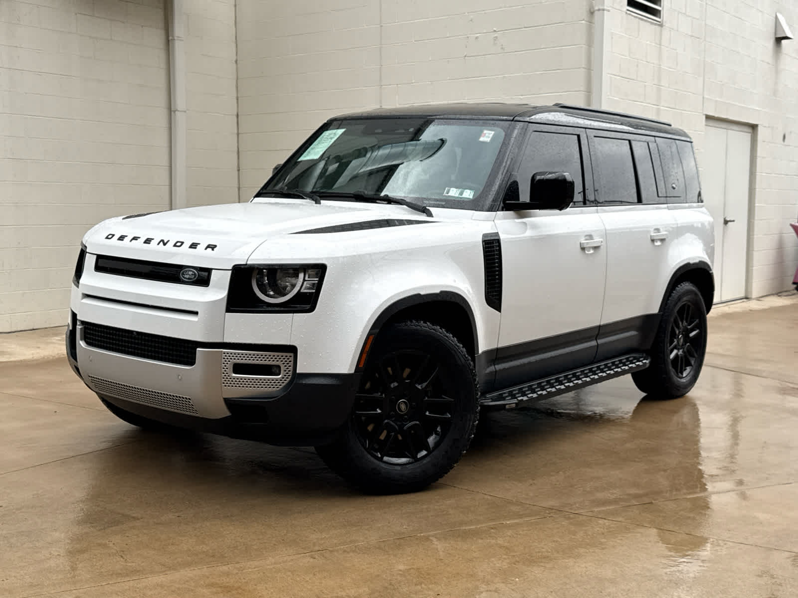 2023 Land Rover Defender S's photo