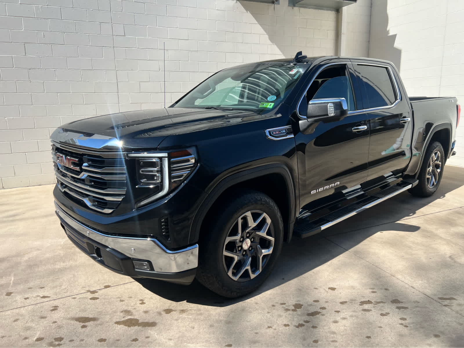 Used 2022 GMC Sierra 1500 SLT with VIN 3GTUUDEL6NG556395 for sale in Monroeville, PA