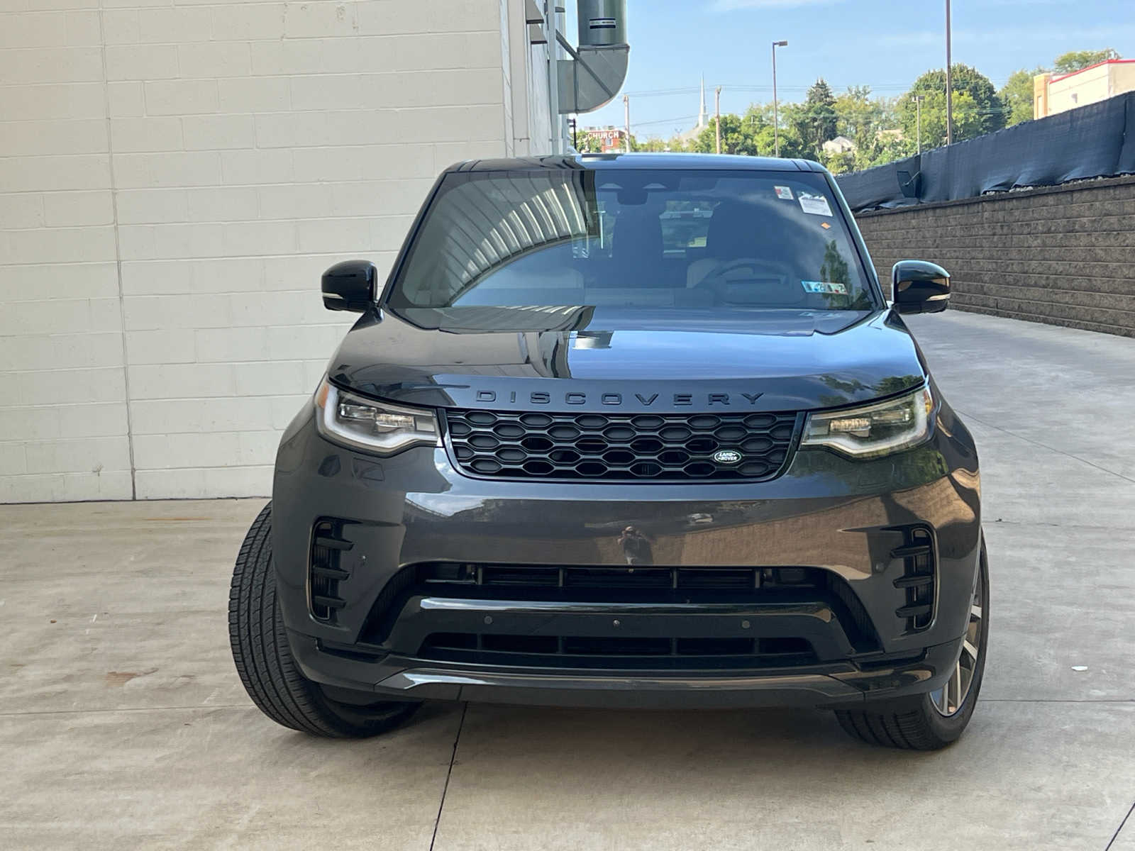 2024 Land Rover Discovery P360 Dynamic SE photo 2
