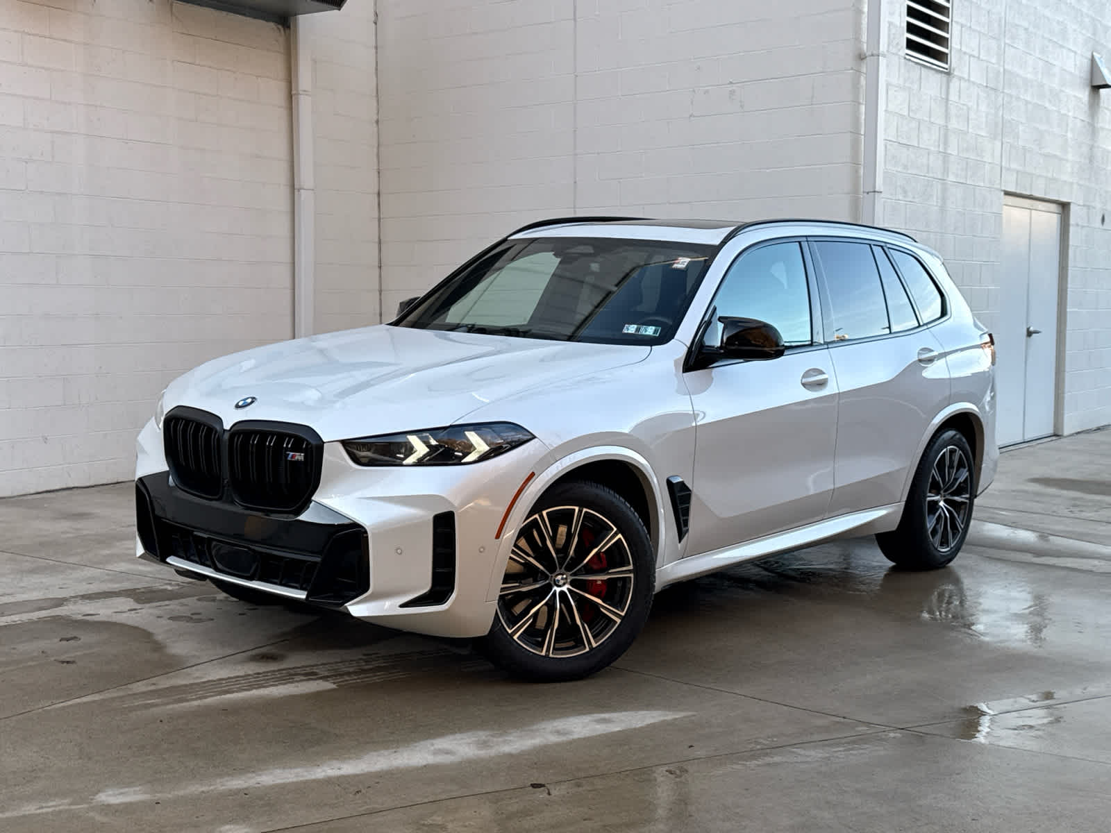 2025 BMW X5 M60i's photo