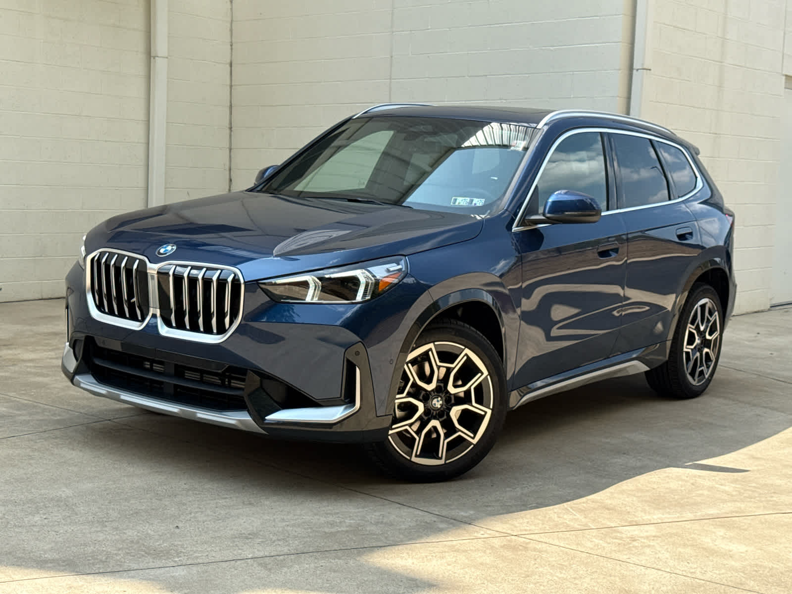 2025 BMW X1 28i's photo