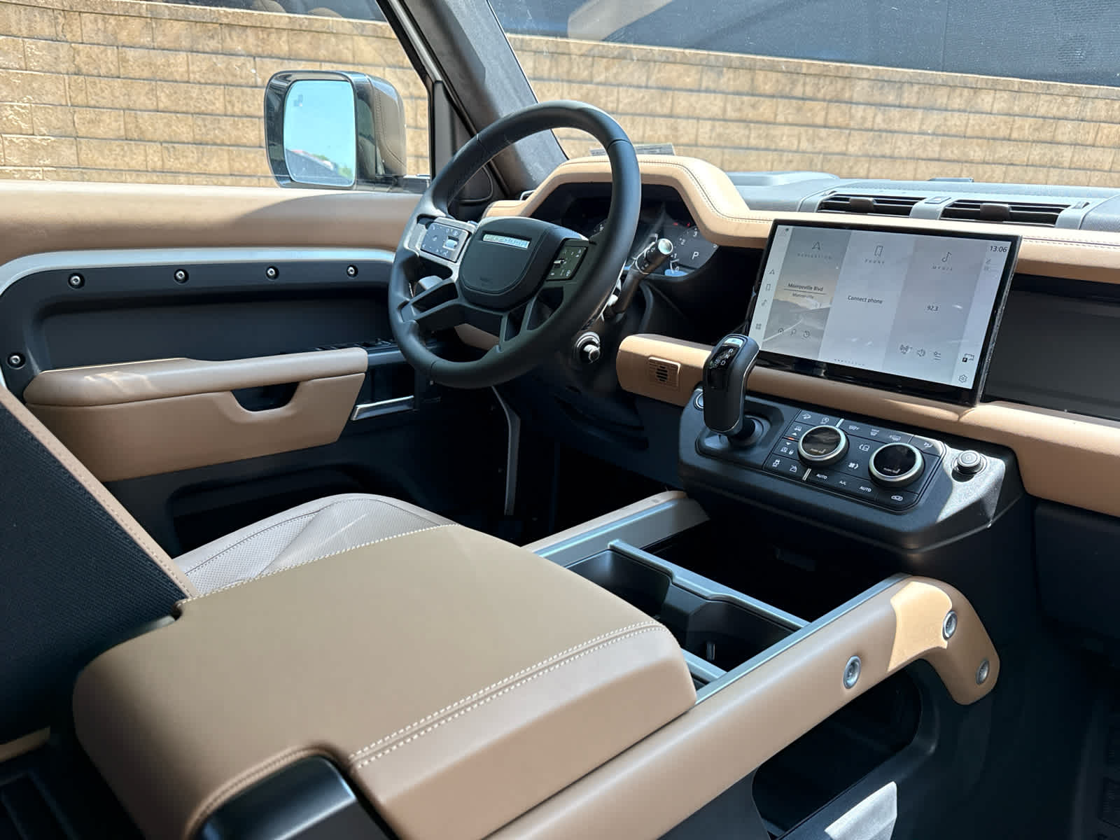 2025 Land Rover Defender V8 - Photo 11