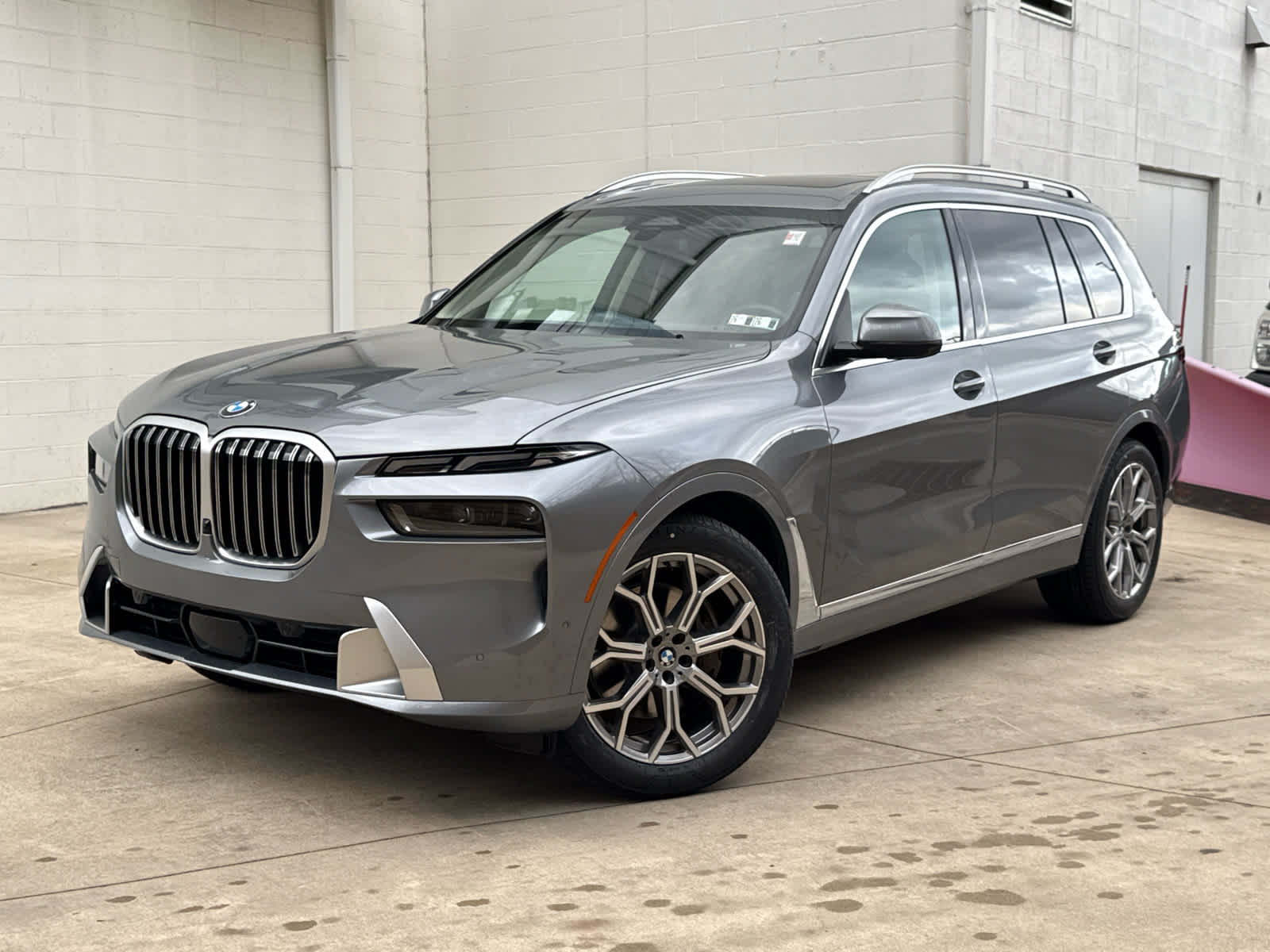 2023 BMW X7 40i's photo