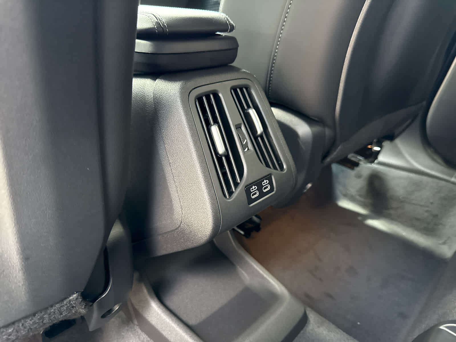 2025 BMW X1 28i - Photo 17