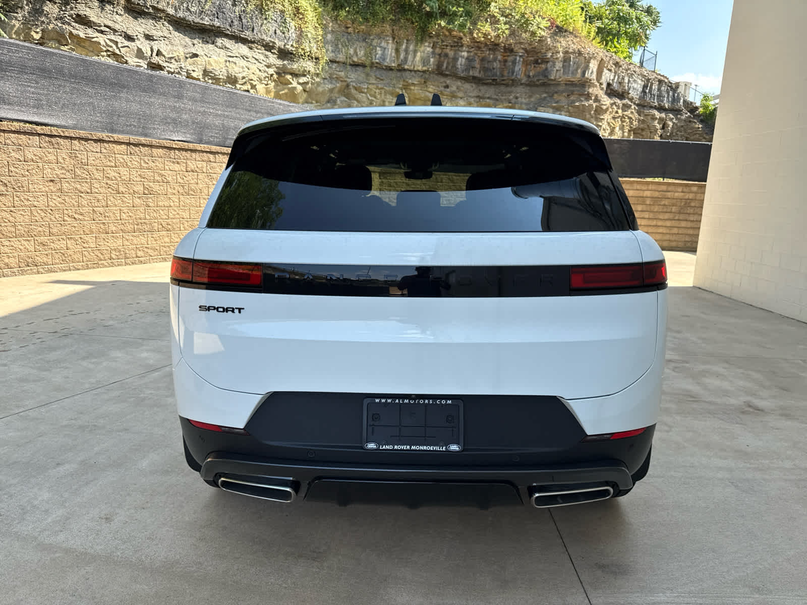 2025 Land Rover Range Rover Sport SE photo 4