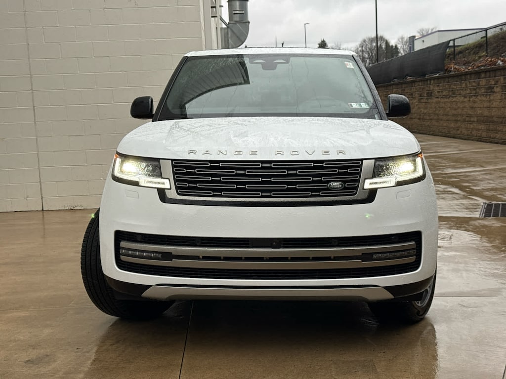 New 2025 Land Rover Range Rover SE