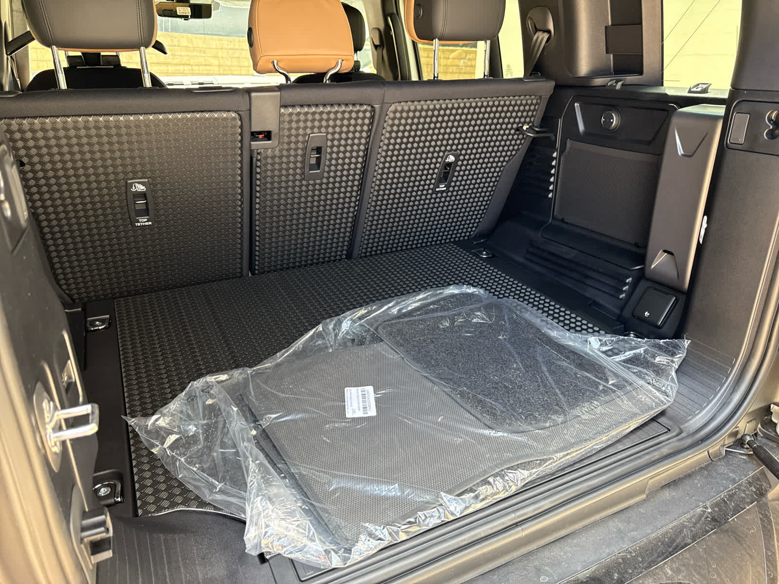 2025 Land Rover Defender V8 - Photo 18
