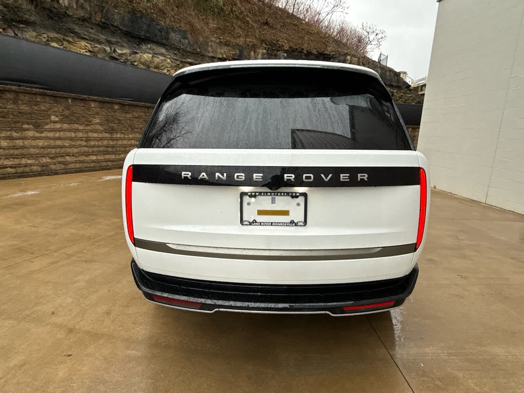 New 2025 Land Rover Range Rover SE