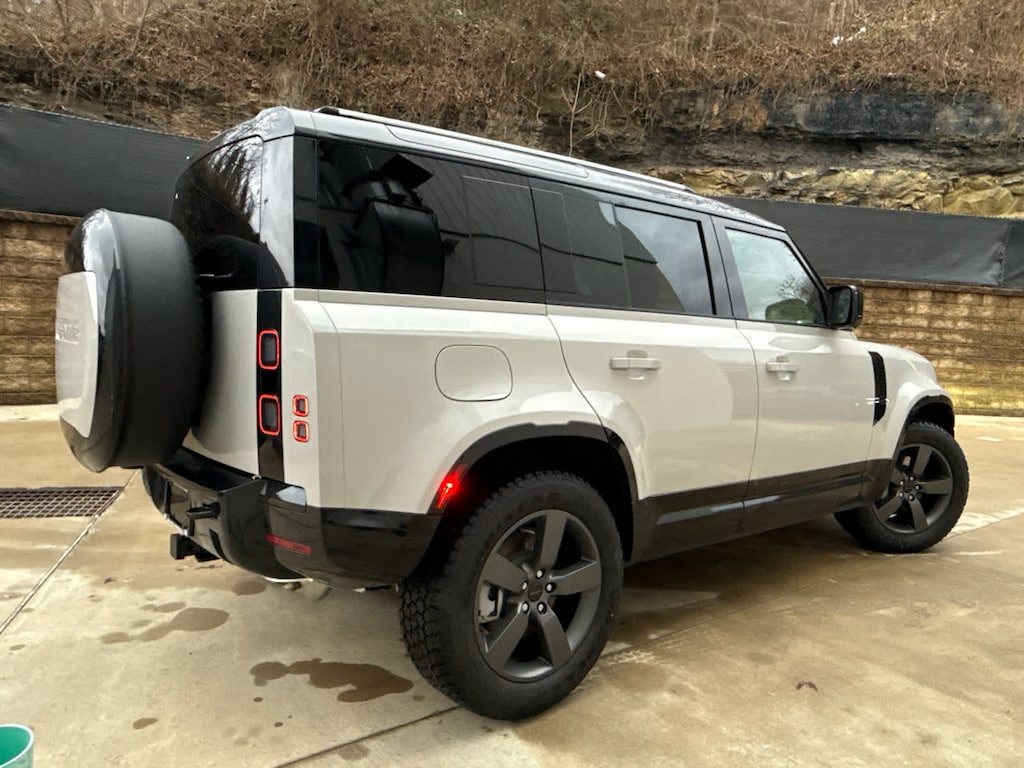 New 2026 Land Rover Defender 110 X-Dynamic SE SUV