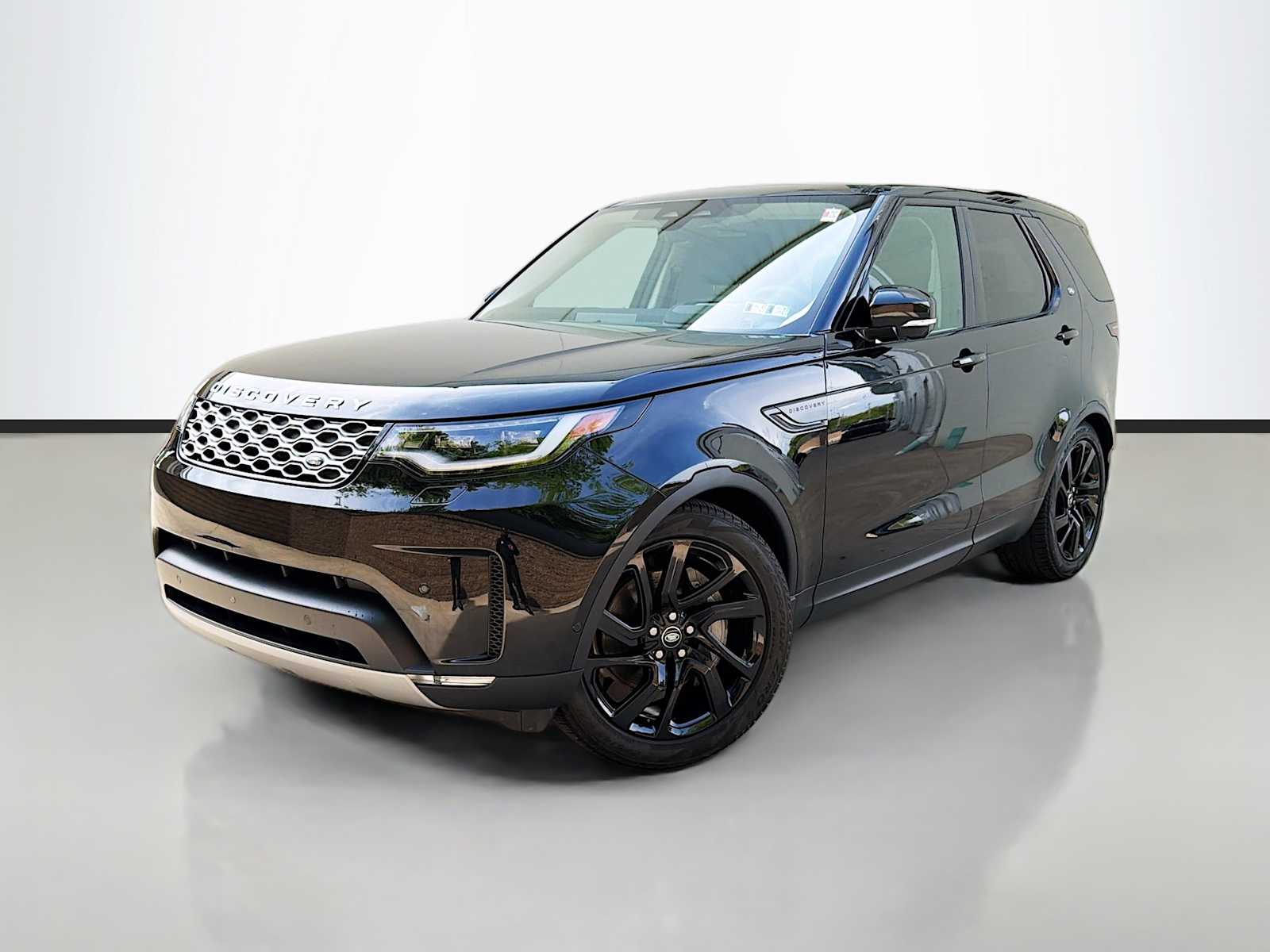 2025 Land Rover Discovery P300 S's photo