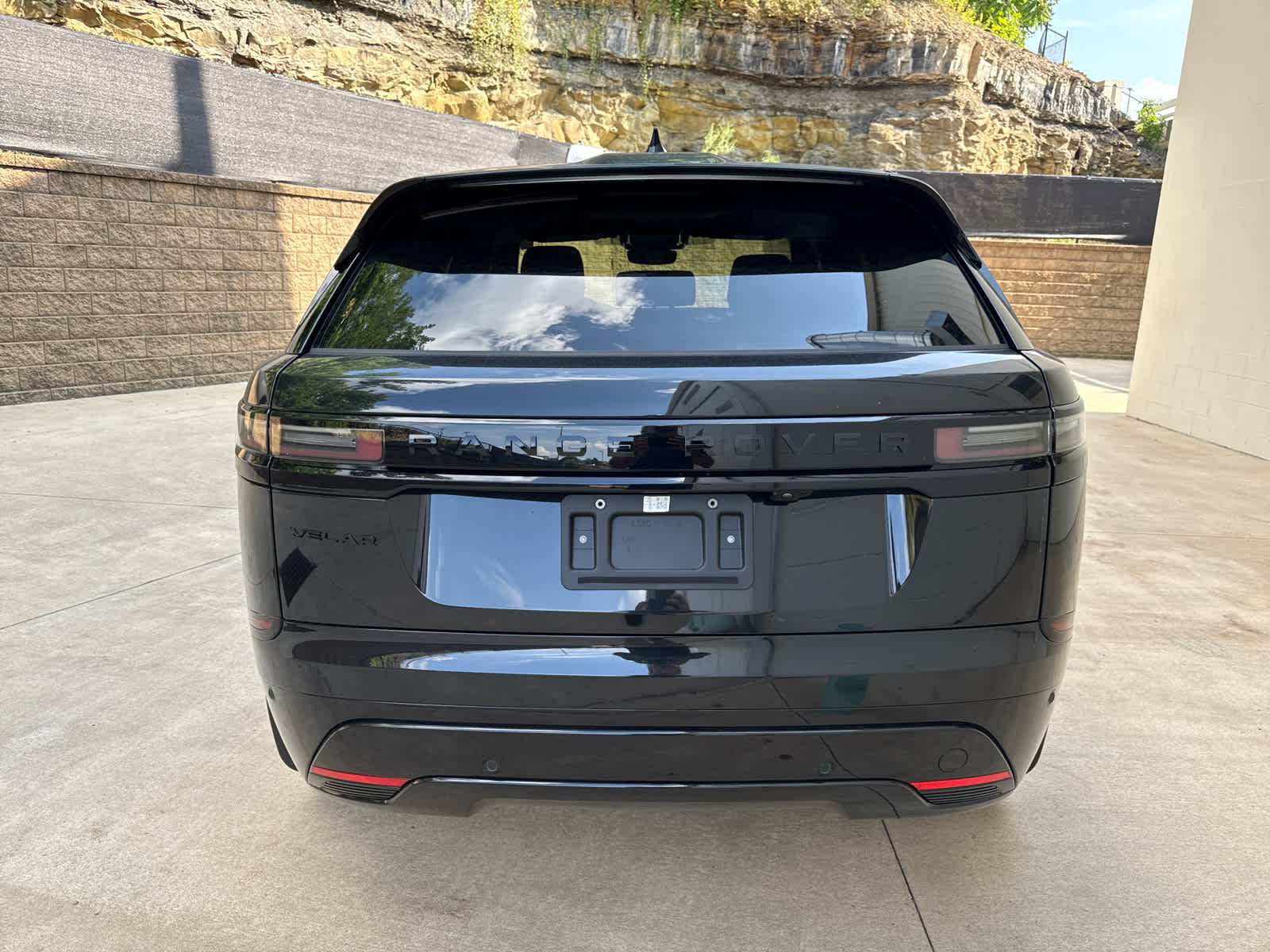 2026 Land Rover Range Rover Velar SE photo 3