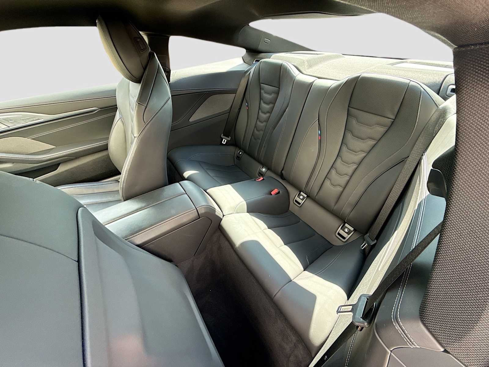 2026 BMW 8 Series M850i - Photo 15