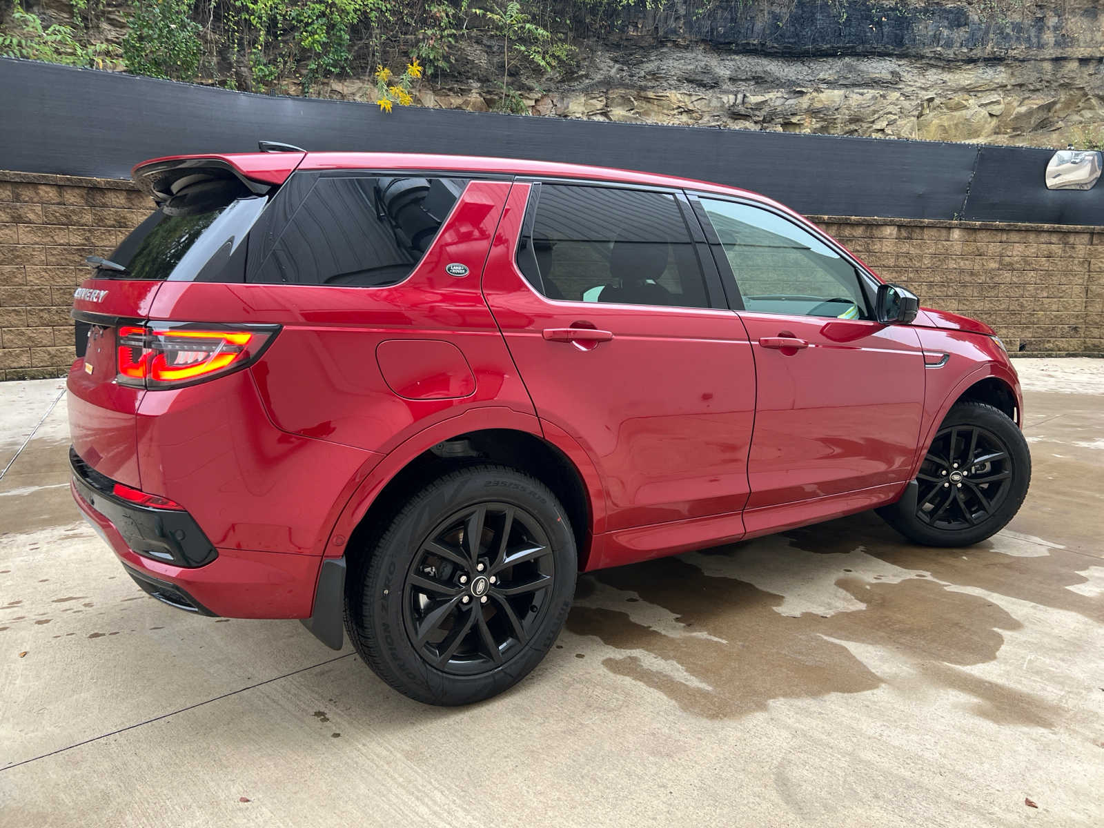 2025 Land Rover Discovery Sport S photo 3