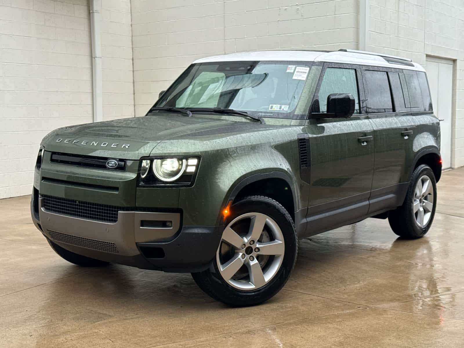 2026 Land Rover Defender S's photo