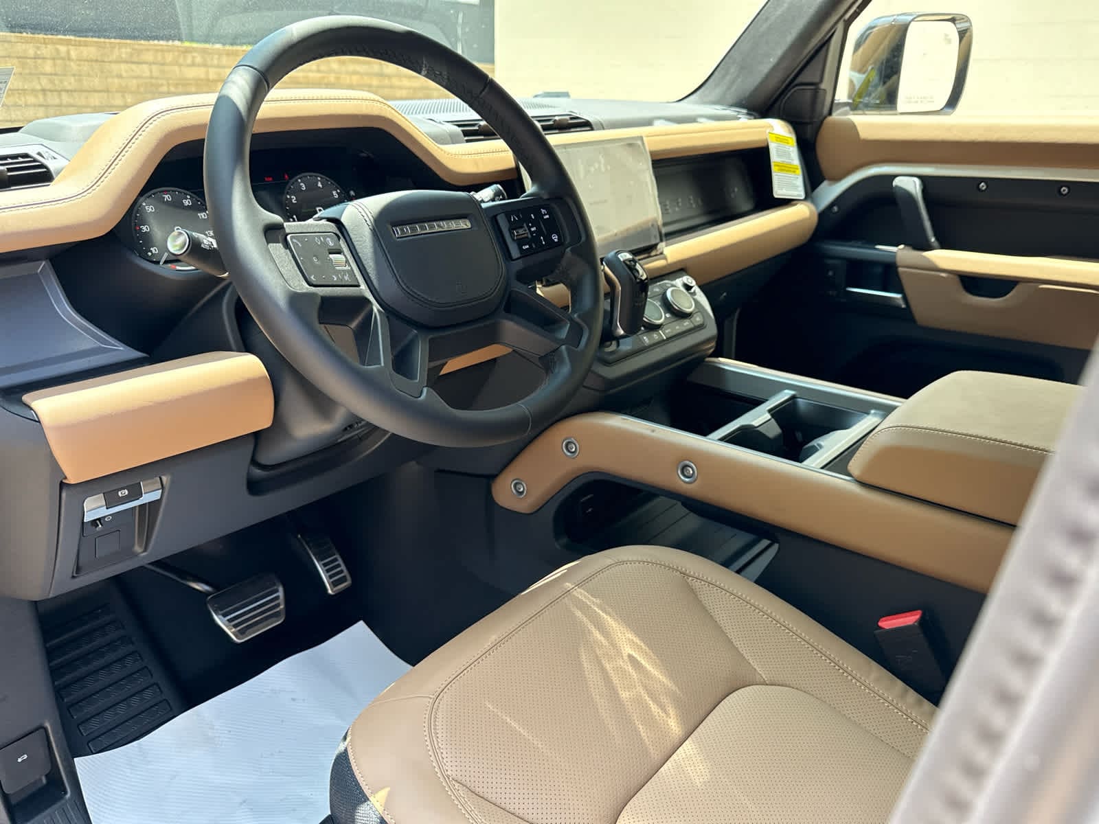 2025 Land Rover Defender V8 - Photo 12