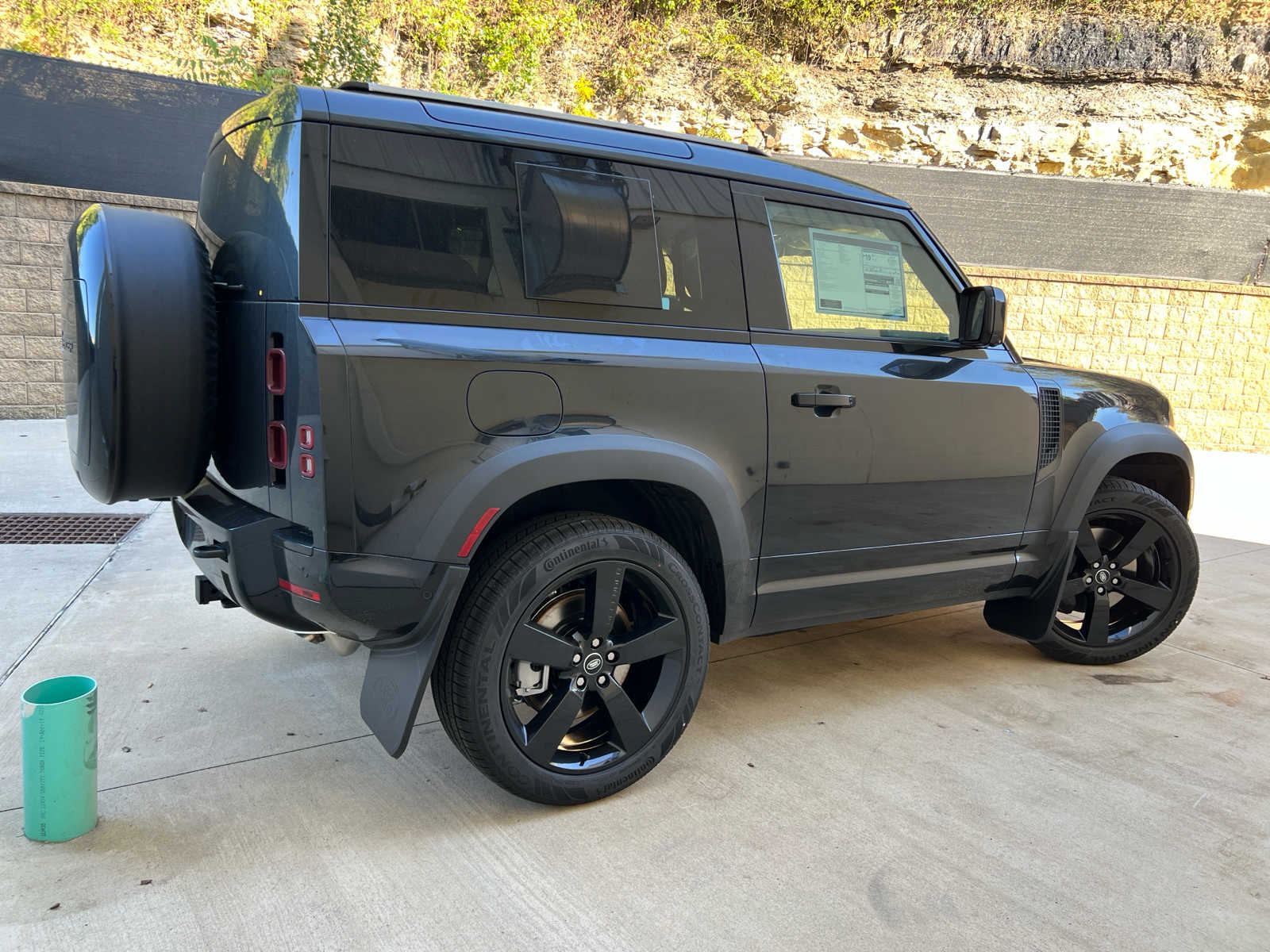 2025 Land Rover Defender X-Dynamic SE photo 3