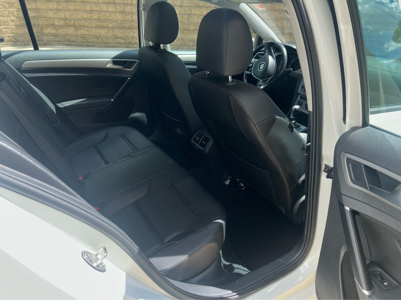 2017 Volkswagen Golf TSI Wolfsburg Edition photo 4