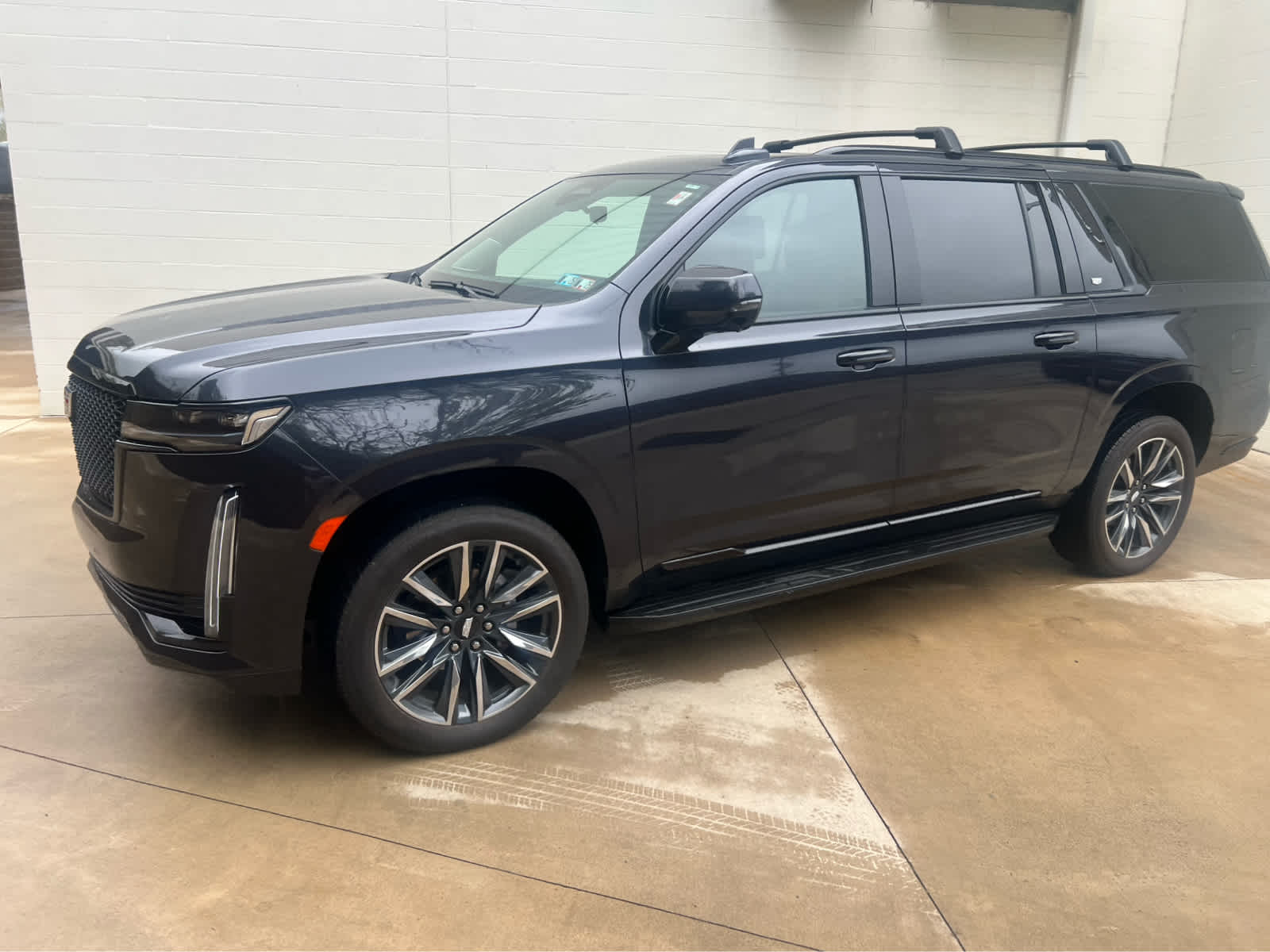 2023 Cadillac Escalade ESV Sport Platinum photo 4