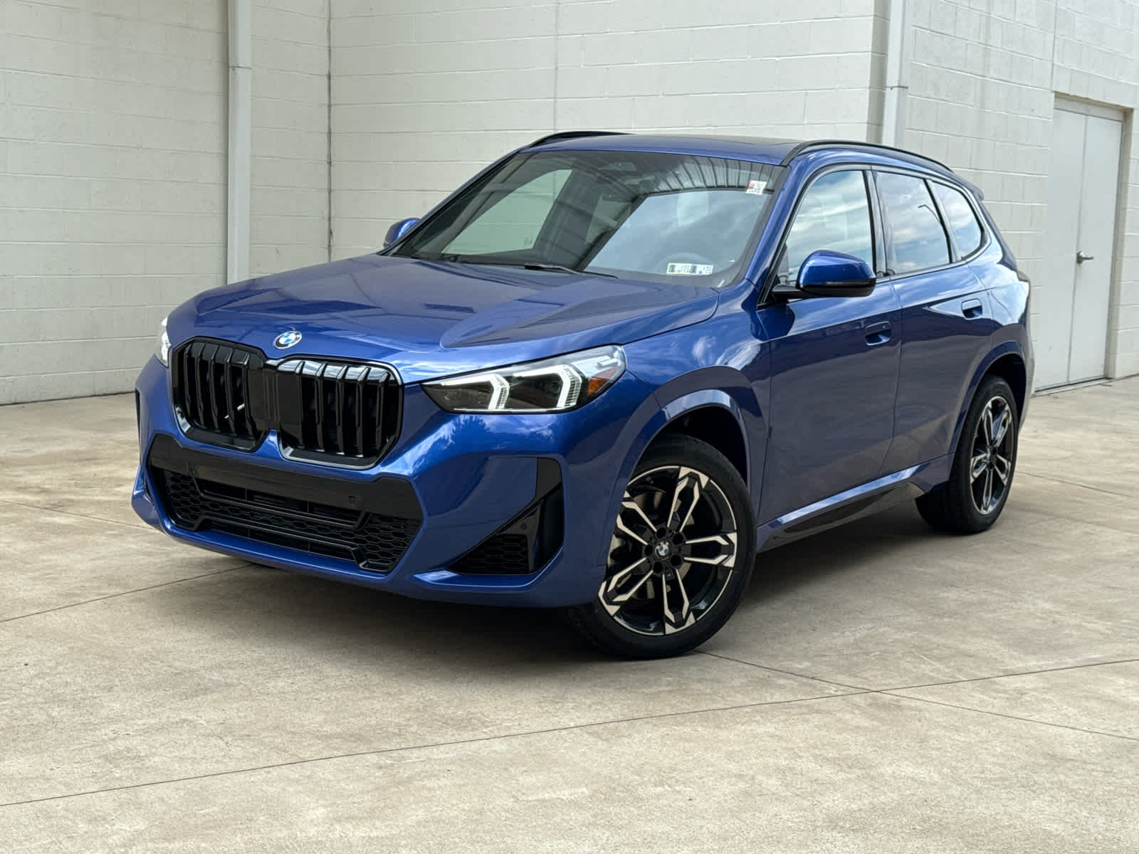 2025 BMW X1 28i's photo