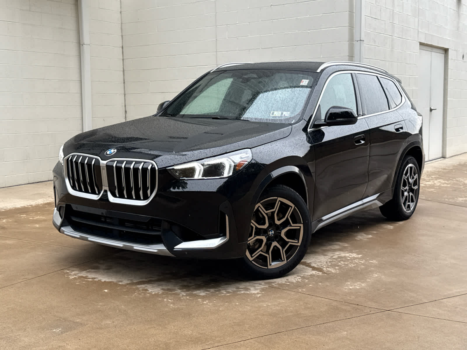 2025 BMW X1 28i's photo