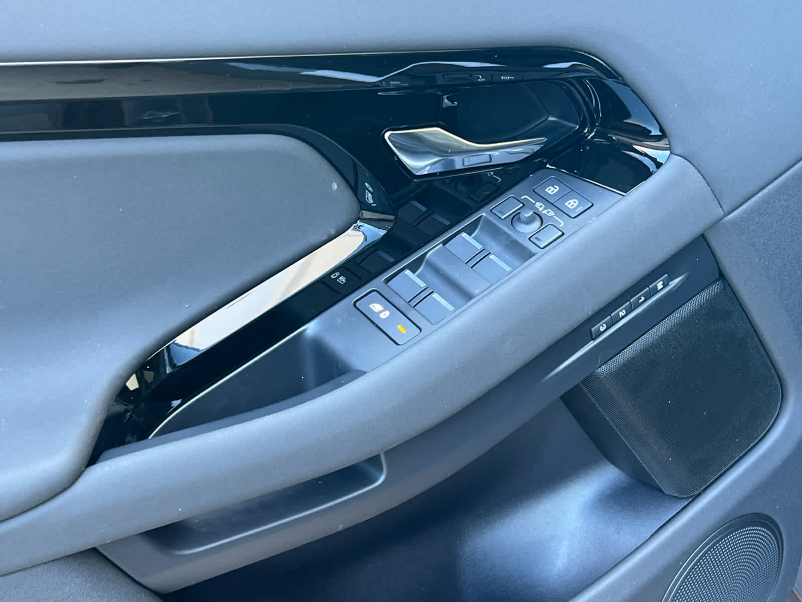 2026 Land Rover Range Rover Evoque S - Photo 17