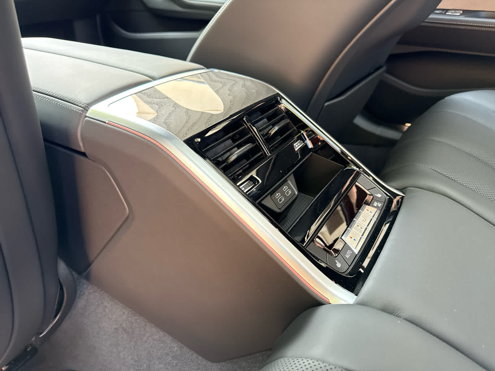 2026 BMW 8 Series 840i - Photo 17