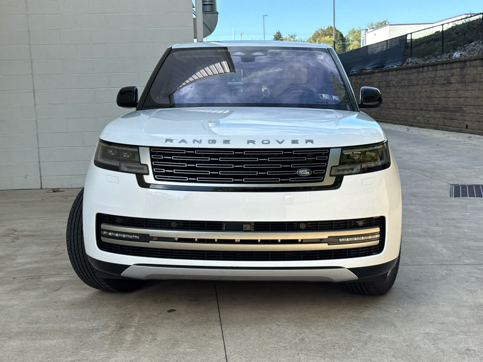 2023 Land Rover Range Rover SE photo 2