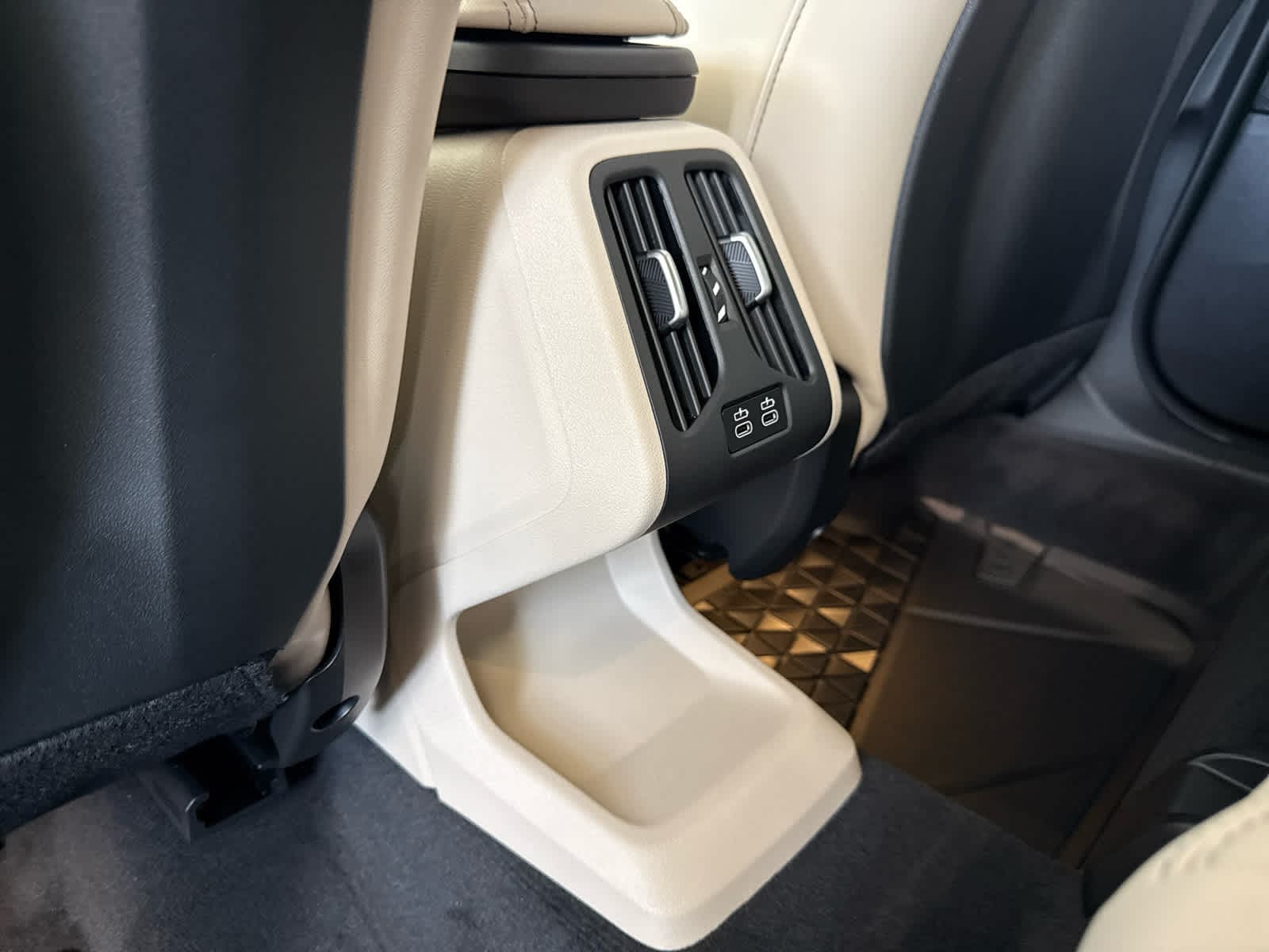 2025 BMW X1 28i - Photo 16