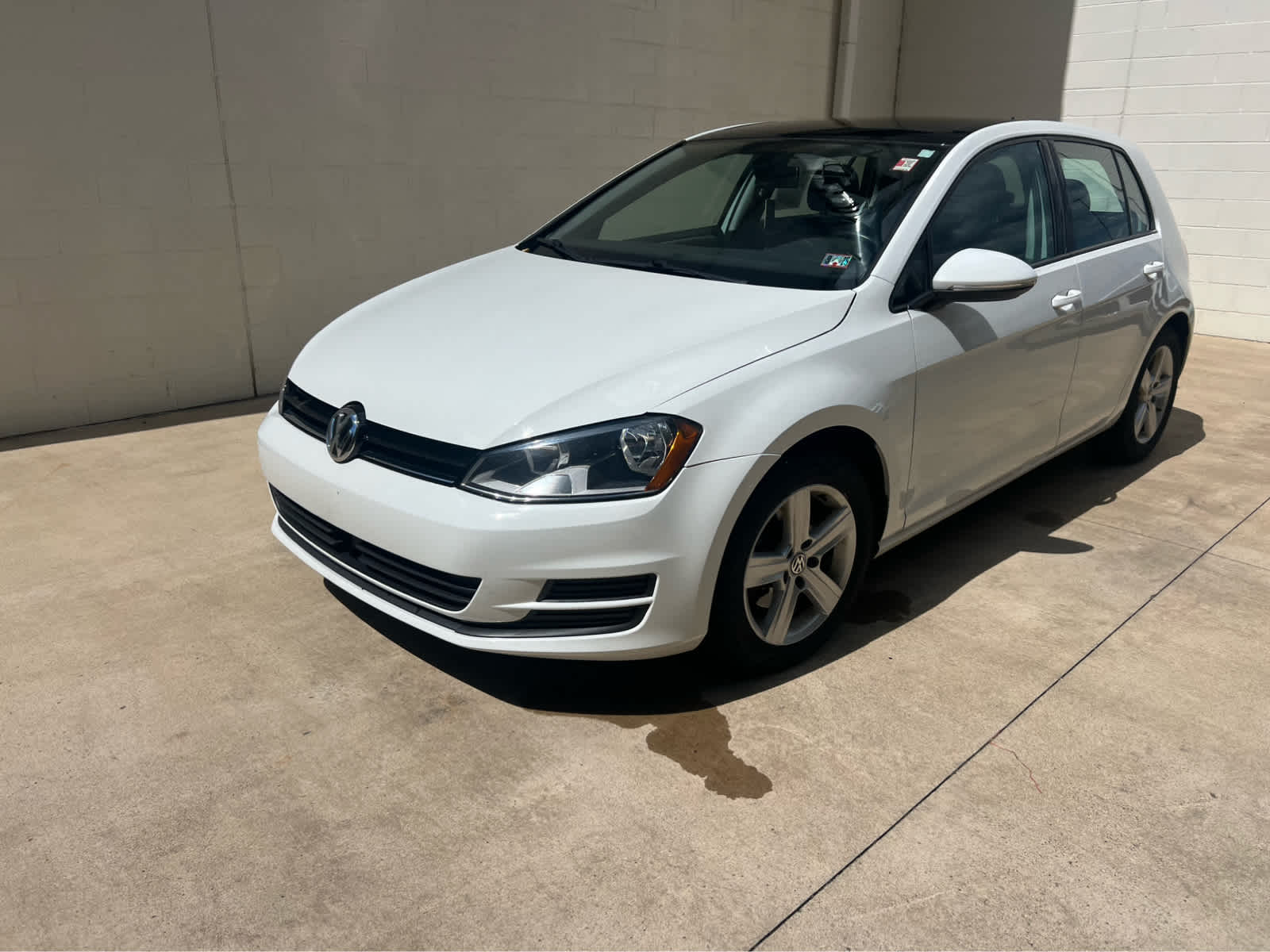 2017 Volkswagen Golf TSI Wolfsburg Edition photo 3
