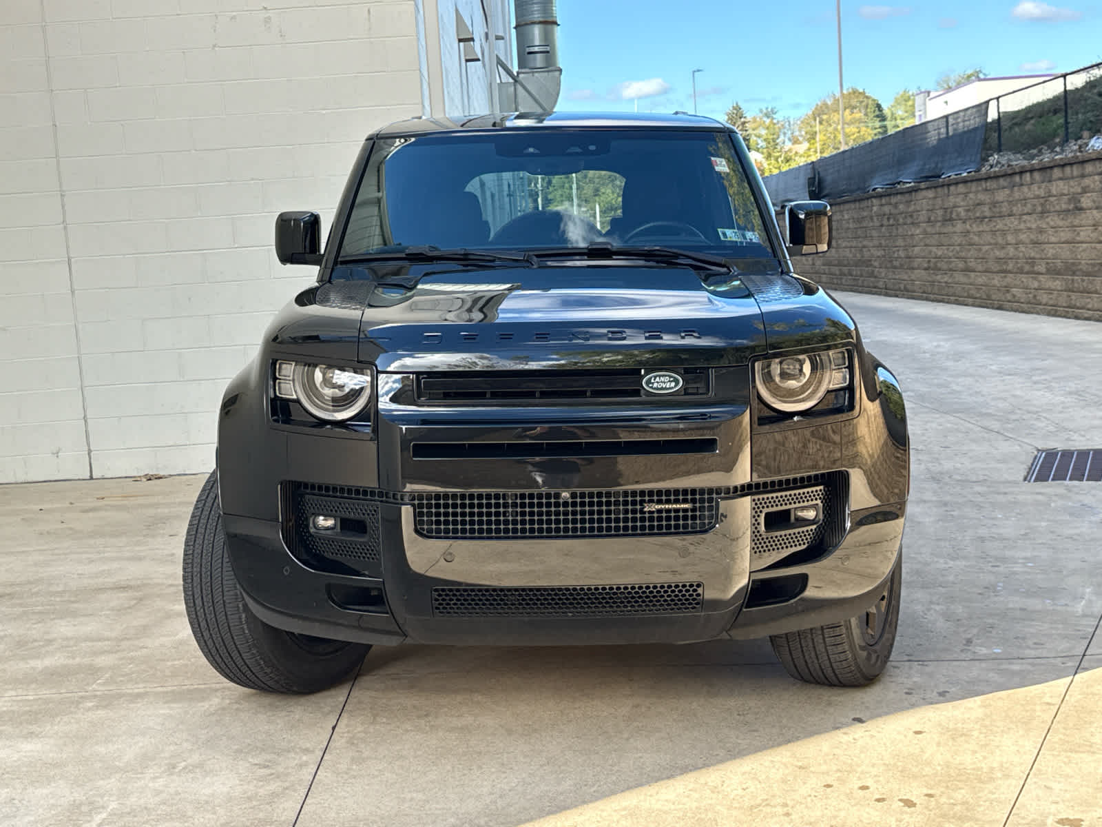 2023 Land Rover Defender 110 X-Dynamic SE photo 2