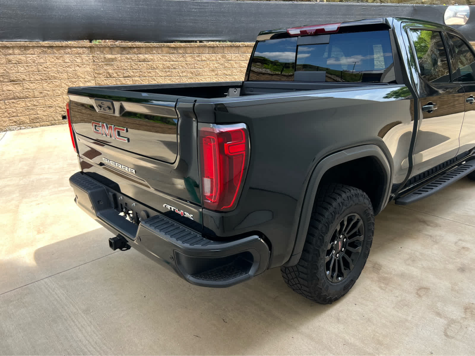 2023 Gmc Sierra 1500 AT4X photo 3