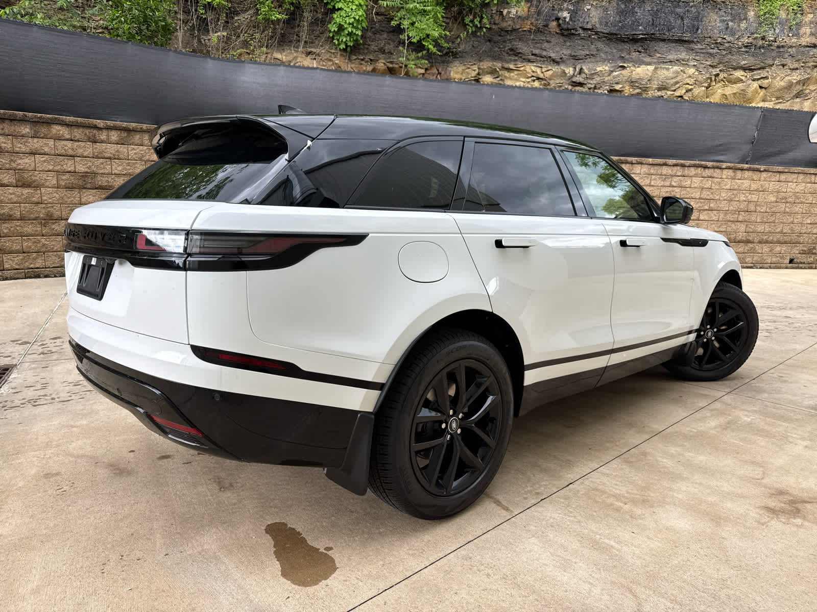 2026 Land Rover Range Rover Velar SE photo 2