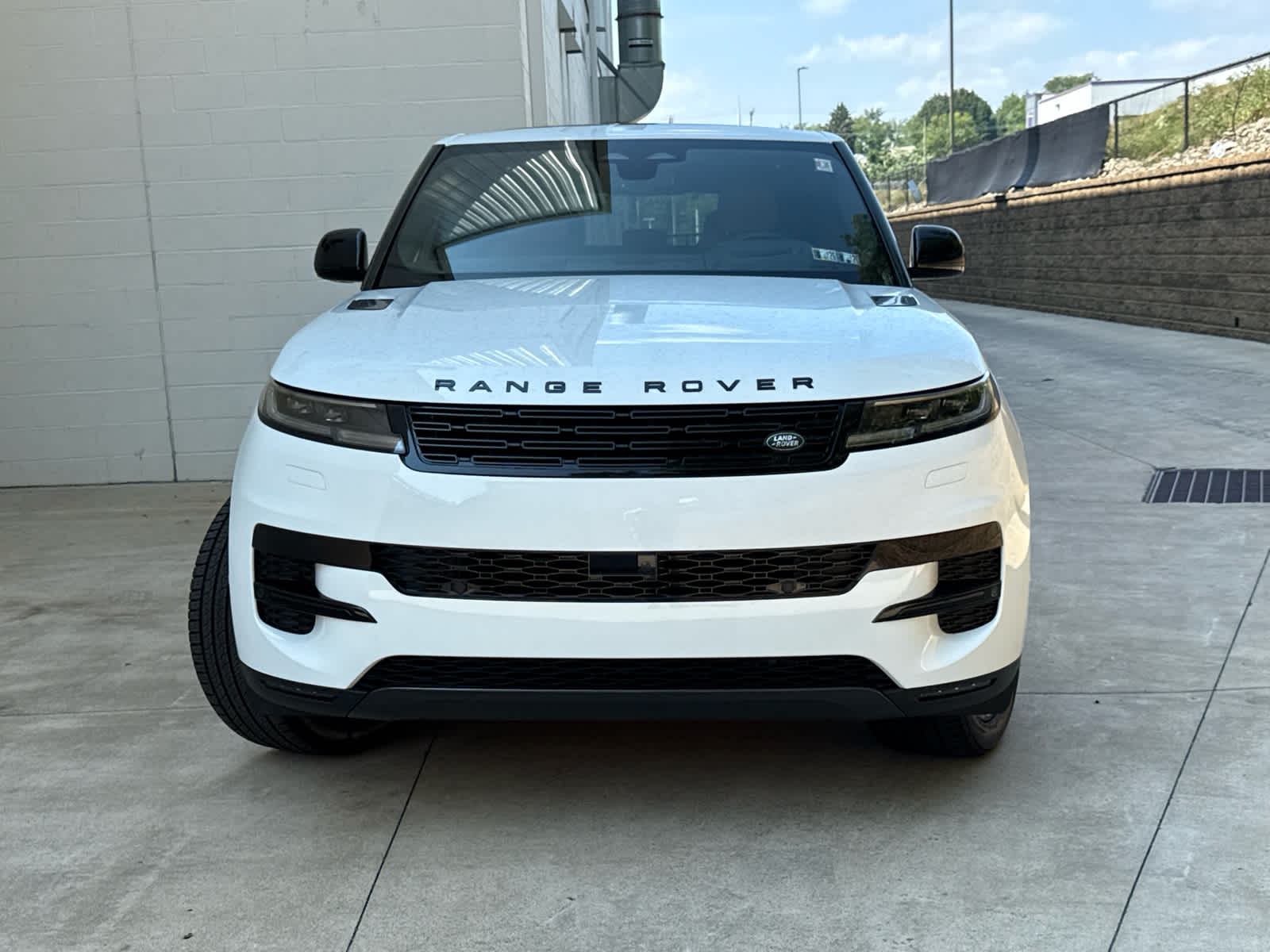2025 Land Rover Range Rover Sport SE photo 2