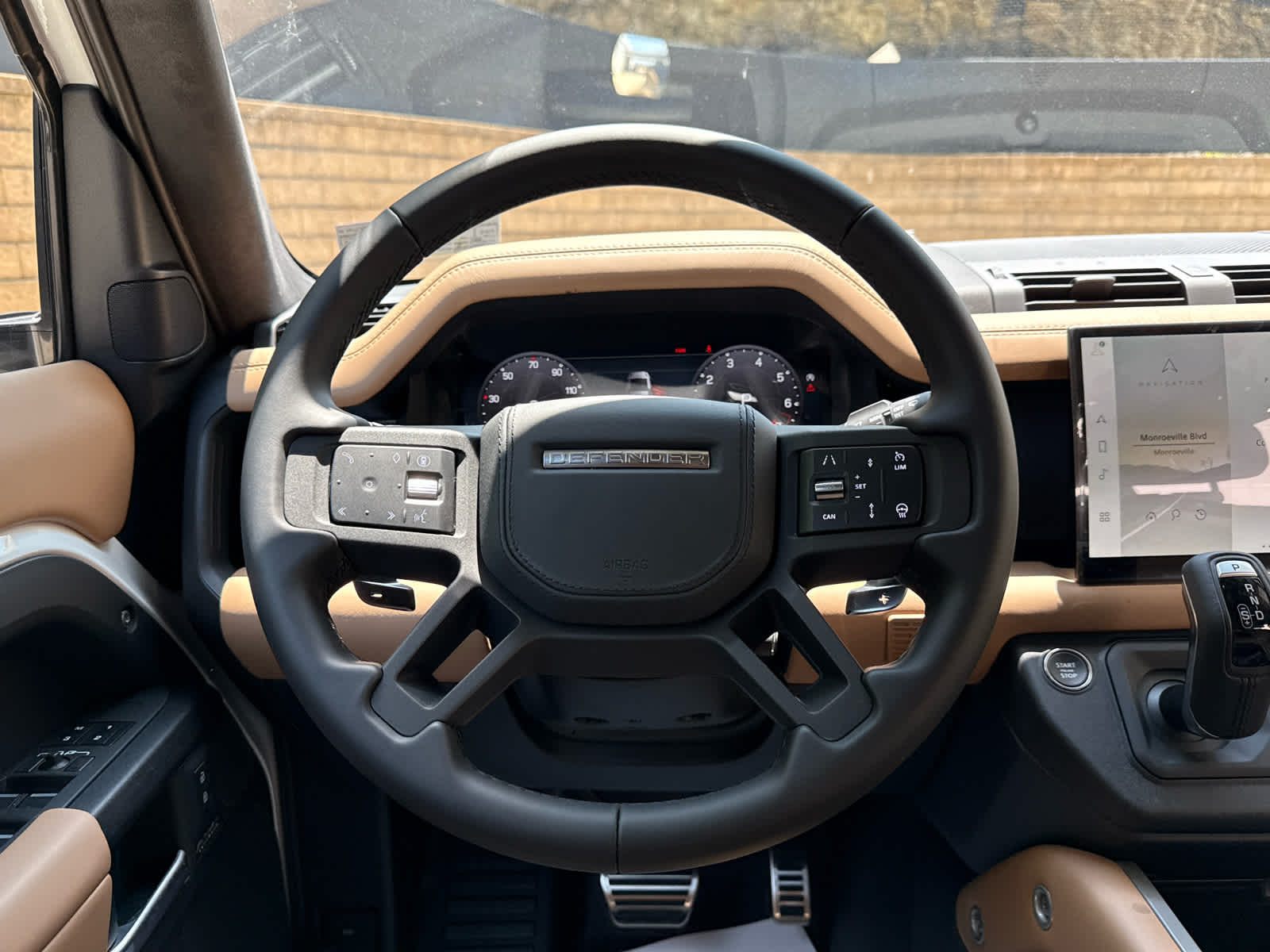 2025 Land Rover Defender V8 - Photo 10