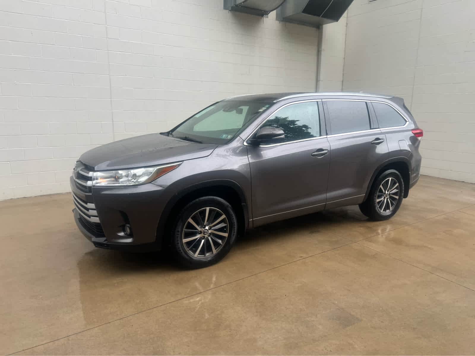 Used 2017 Toyota Highlander XLE with VIN 5TDJZRFH9HS440271 for sale in Monroeville, PA