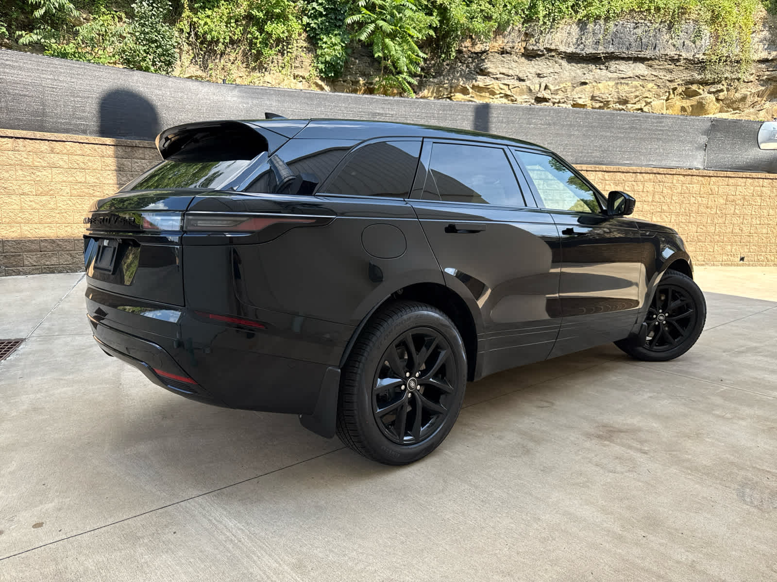 2026 Land Rover Range Rover Velar SE photo 2