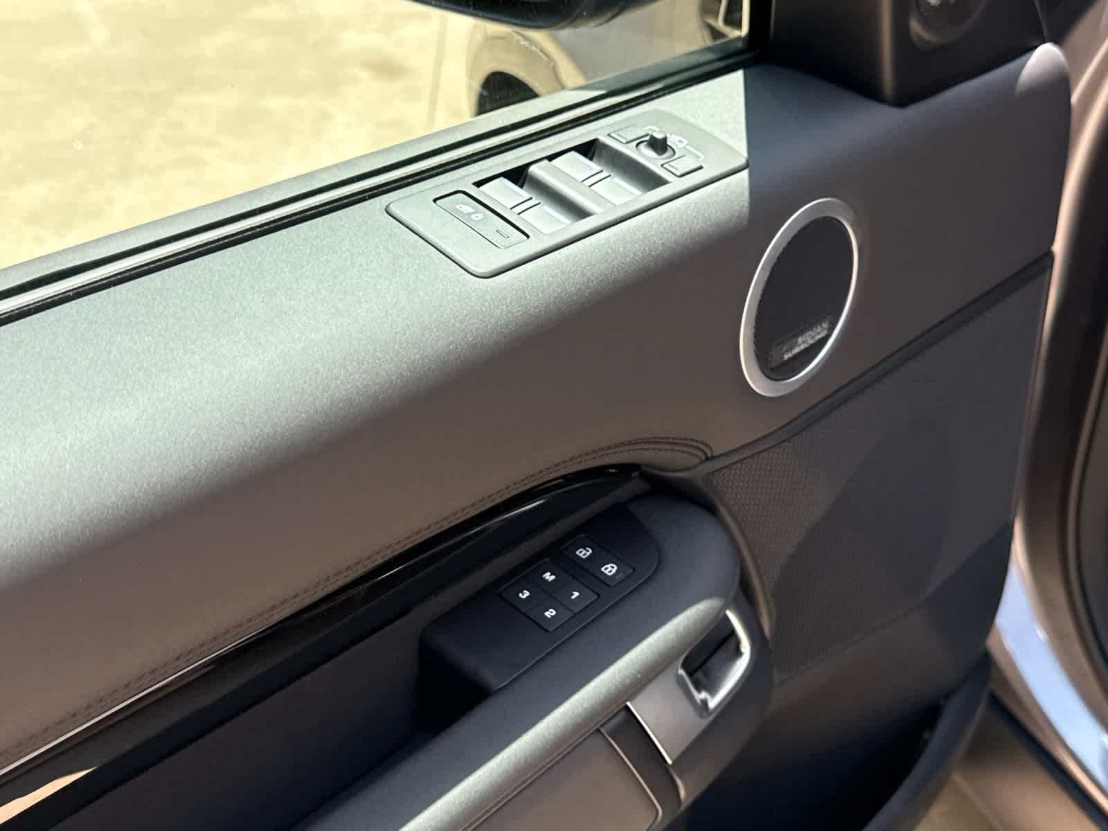 2025 Land Rover Discovery S - Photo 15