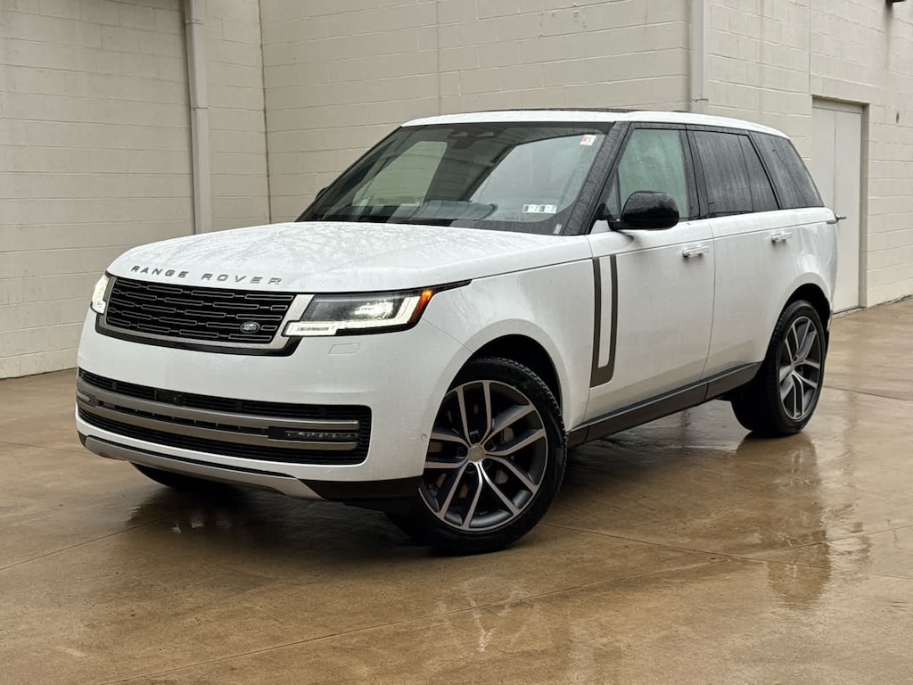 New 2025 Land Rover Range Rover SE