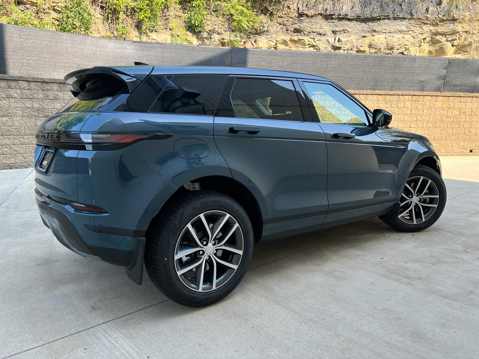 2025 Land Rover Range Rover Evoque S photo 2