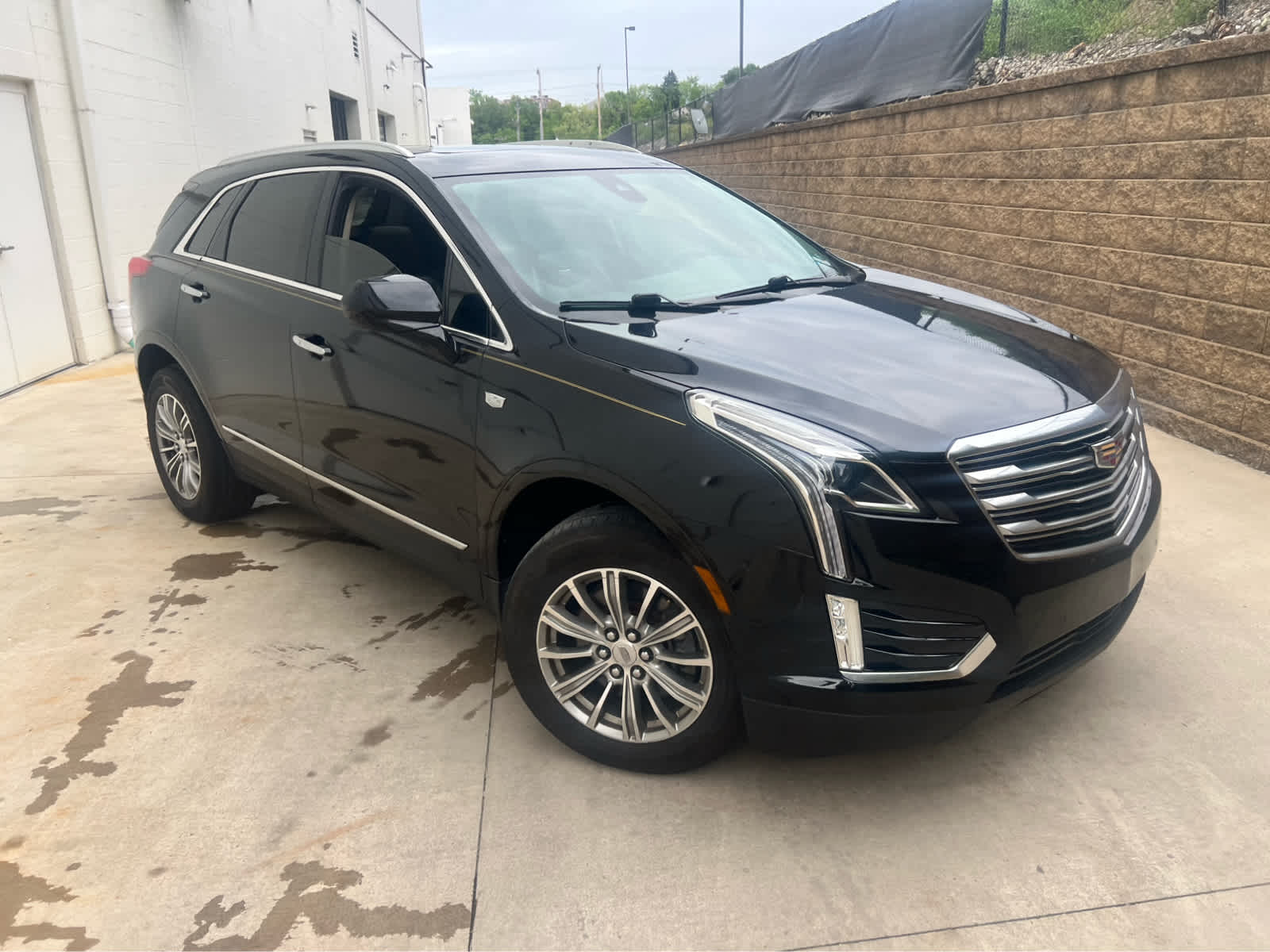 Used 2017 Cadillac XT5 Luxury with VIN 1GYKNDRS4HZ205330 for sale in Monroeville, PA