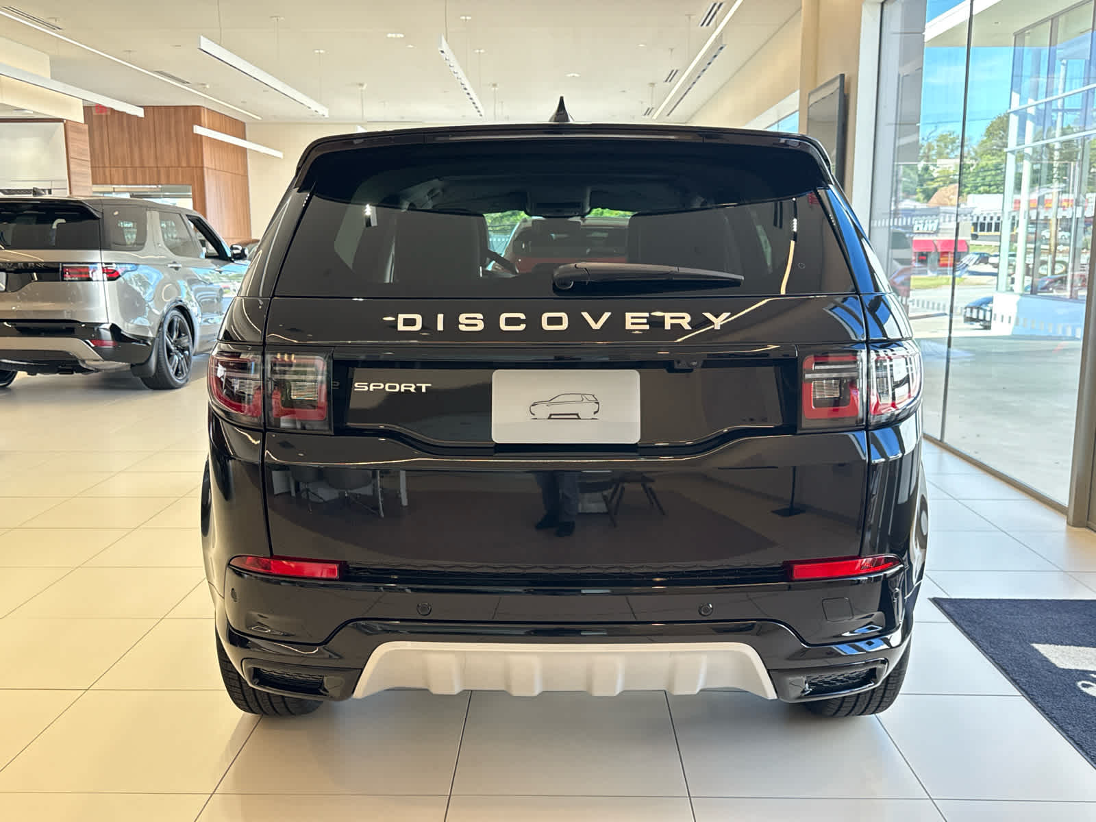 2025 Land Rover Discovery Sport S photo 4
